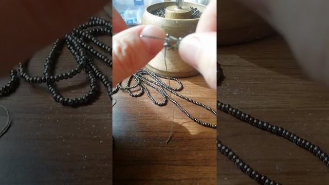 Начало вязания жгута из бисера полустолбиками смотреть онлайн