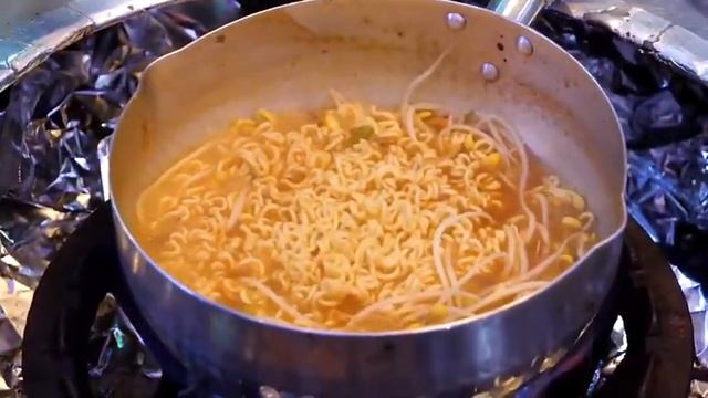 Корейская лапша, уличная еда Xin Ramen/Korean Street Food Xin Ramen/韩国街头小吃 辛拉面