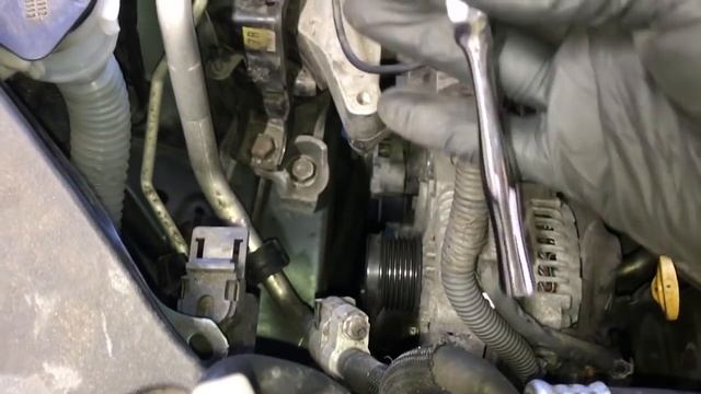 How To Replace An Alternator On A Toyota RAV4 (2005-2012) смотреть онлайн