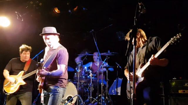 Back In Black. AC/DC. Cynthia Gallie. Craig Newman, James Morley. Chet Fraser. смотреть онлайн