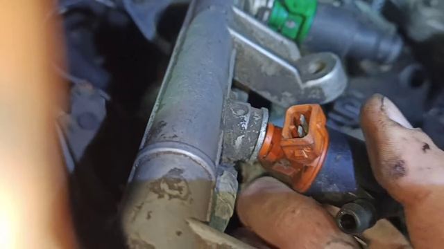 Устанавливаю форсунки в рампу Киа Спортейдж 1. смотреть онлайн