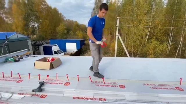Процесс монтажа ПВХ мембраны. Мембранная кровля SOFTROOFS. смотреть онлайн