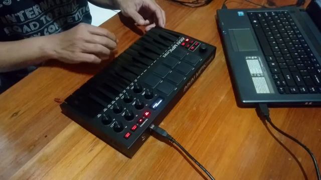 Senandung Ariza - Making chillhop beat with Akai MPK mini mk3 смотреть онлайн