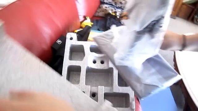 Mrs Violence Opens Max Payne 3 Collectors Edition! смотреть онлайн