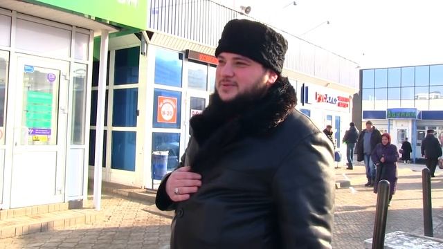 Прихожане мечети Тауба раздают молоко пенсионерам. смотреть онлайн