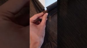 Установка наружного уголка напольного плинтуса