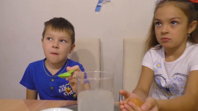 Опыт с яйцами. Научи яйцо плавать