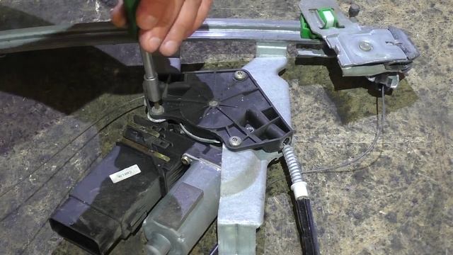 Упало стекло _ Замена стеклоподьемника Октавия Тур _ Octavia tour смотреть онлайн