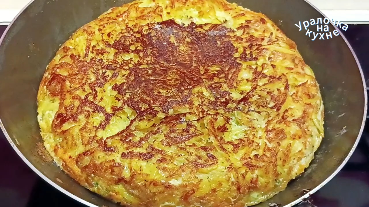 Быстрая запеканка из картошки на сковороде! Просто полейте картофель яйцами! смотреть онлайн