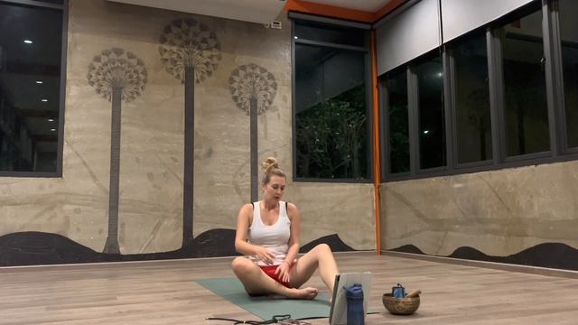 Yoga class / Онлайн занятие йогой от 10 декабря 2022 года смотреть онлайн