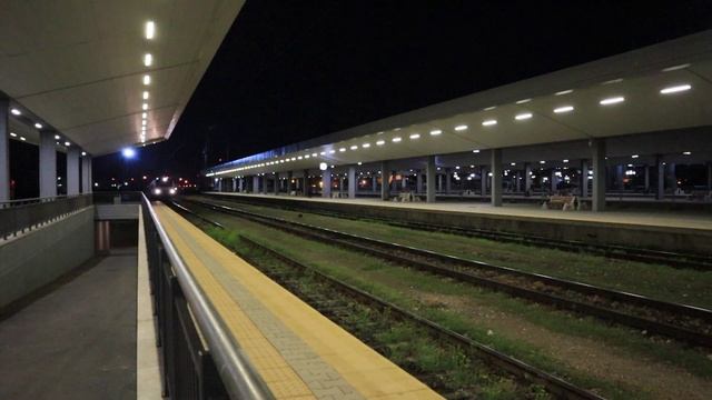 Бързият влак 8626 Бургас - София пристига в събота - сутрин на Централна ЖП гара с 80 053... смотреть онлайн
