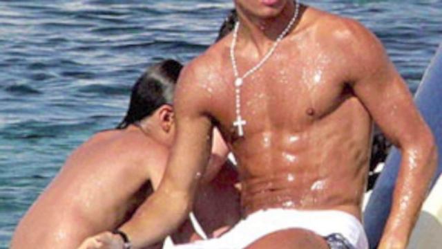 Usher O.M.G. (Cristiano Ronaldo) смотреть онлайн