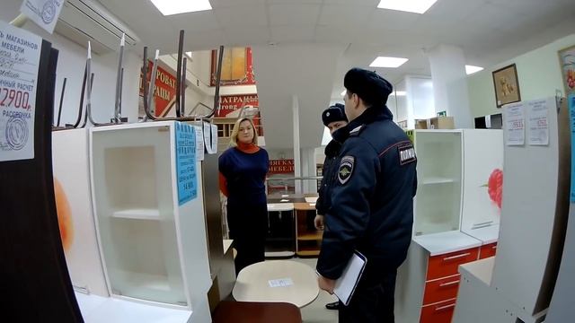 ст.Выселки.Секьюрити заламыватель и мистер полисмен из 2014-го в мебельном 2к18.Запрет съёмки. смотреть онлайн