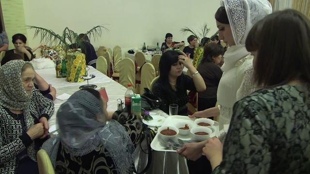 КАК НЕВЕСТЫ ПОДАЮТ ХИНКАЛ НА СЕВЕРЕ смотреть онлайн