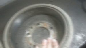 Шеви Нива бьёт педаль тормоза...