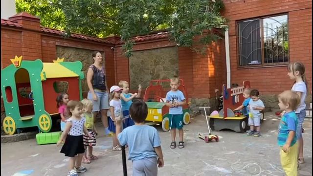 Позитивия 10 07 2021 Я рисую на асфальте летнее счастье клип, гимнастика воспитатель Инна Михайлова смотреть онлайн