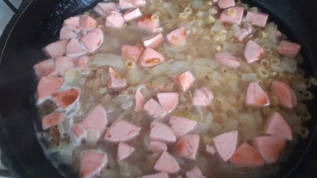 Сытный обед на скорую руку//рецепт жареные макароны на сковороде// смотреть онлайн