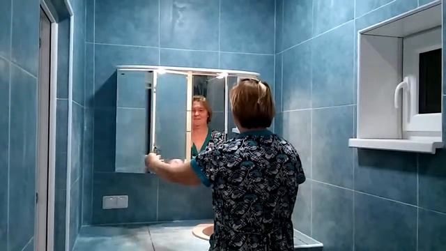 Шкаф с раздвижными зеркалами в душевой 31 декабря 2018. смотреть онлайн