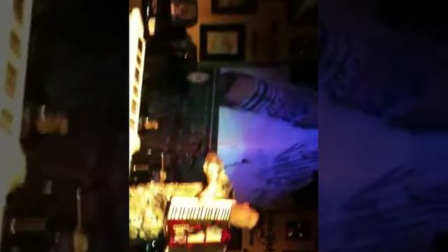 Red Elvises - Стрип бар закрыт смотреть онлайн