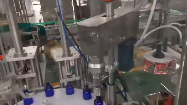 4 Heads Inline Oil Filling Capping Monoblock Machine смотреть онлайн