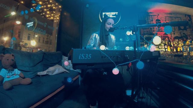 Твой кайф - Люся Махова (акустика LiVE)@Бар "Концерт" (Мск, 04.01.2023) смотреть онлайн