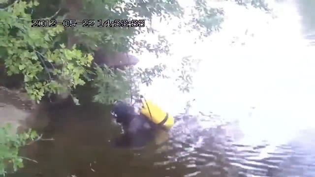 Аквалангист в канале ТЭЦ