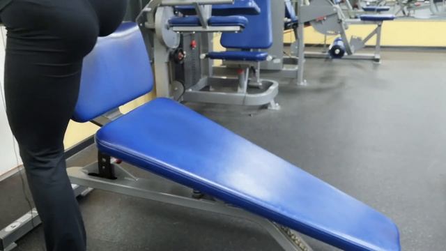 Жим гантелей на низ груди на лавке с отрицательным наклоном смотреть онлайн