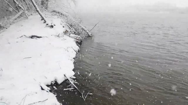 Чудеса природы! Снег на реке Суре выпал СНОВА! смотреть онлайн