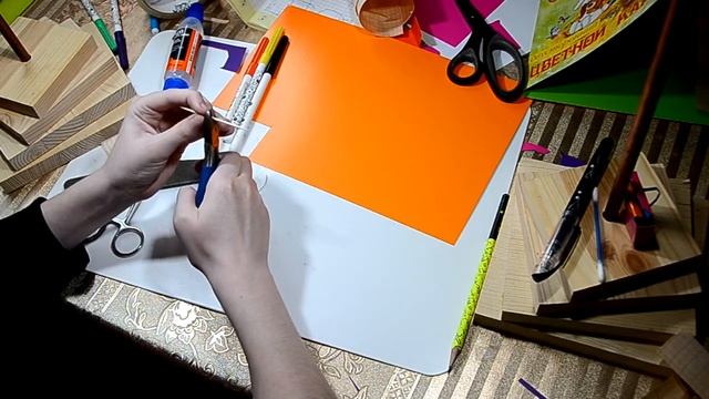 Папка для ИЗО, карандаши, коробочка с гуашью и папка с листочками для Барби mp4 смотреть онлайн