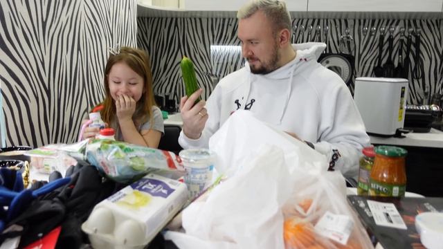 КУПИЛИ смешной ОГУРЕЦ ? смотреть онлайн