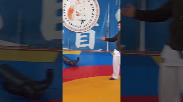 КАРАТИСТ наехал на БОРЦА! СПОР! ЧУТЬ НЕ ПОДРАЛИСЬ! смотреть онлайн