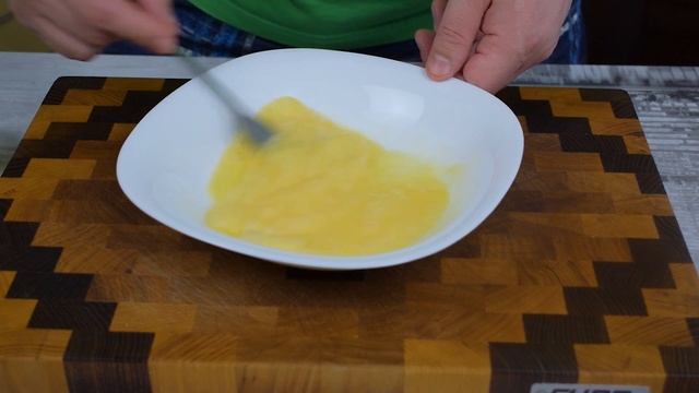 Соус из сгущенного молока. Креветки во фритюре. смотреть онлайн