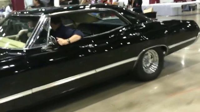Mary Leaving Planet Comicon in Kansas City at Bartle Hall. смотреть онлайн