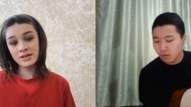 Казахский парень поет украинской девушке песню "Обійми мене" в чат рулетке смотреть онлайн