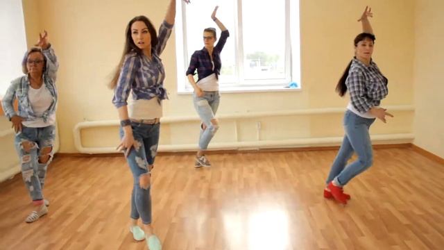 Latina-Solo Bachata Lady Style смотреть онлайн