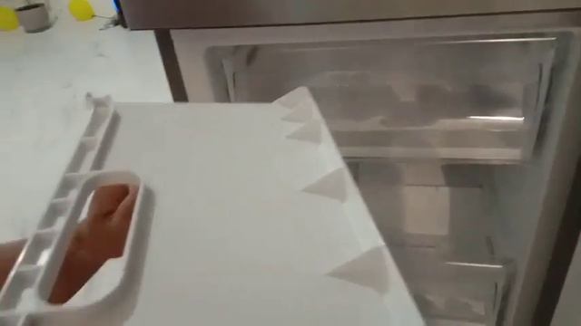 Распаковка — Холодильник с морозильником Indesit ITR 5200 S смотреть онлайн