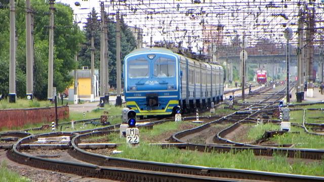Украинизированный Демихов. Электропоезд ЭД9М-100 на ст. Хмельницкий смотреть онлайн