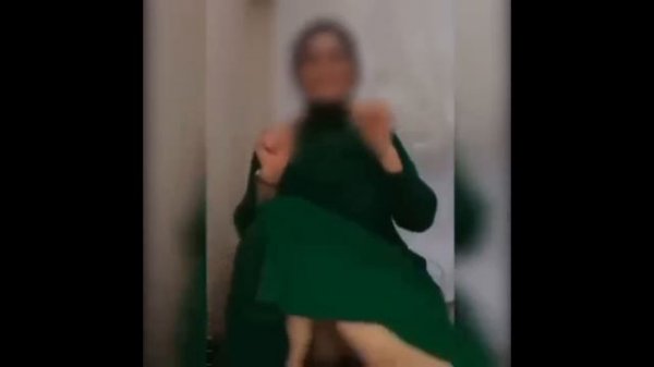 Çocuğunun yanında canlı yayın yapan kadın / Çocuğunun yanında cinsel içerikli yayın açtı!