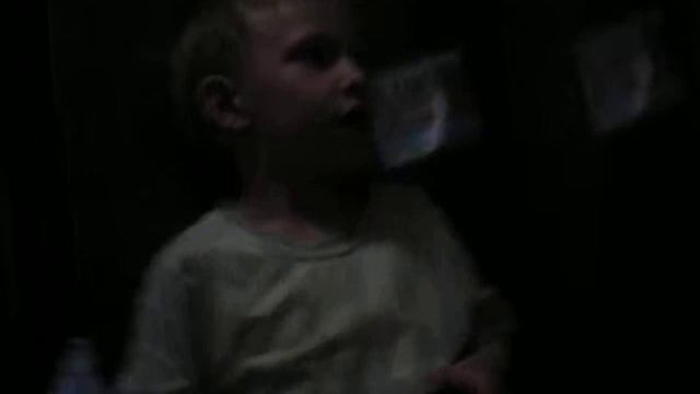 ребенок играет в xbox на эмоциях)))прикольно))) смотреть онлайн
