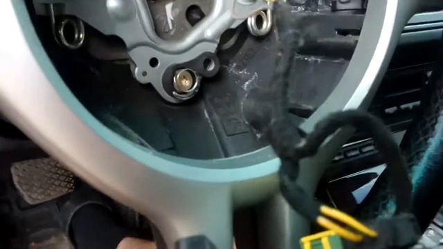 Снимаем руль БМВ смотреть онлайн