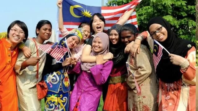 Mengapa Malaysia "Memelayukan" seluruh Suku Indonesia? смотреть онлайн