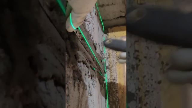 Штукатурка откосов цементной песчаной смесью.