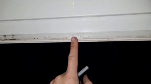 Течёт вода, задувает в раму пластикового окна или двери. К самому заменить уплотнитель?