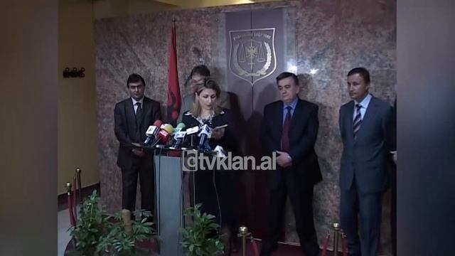 Dosja hetimore e Mediut dërgohet në parlament në zyrën e Topallit - (12 Maj 2008) смотреть онлайн