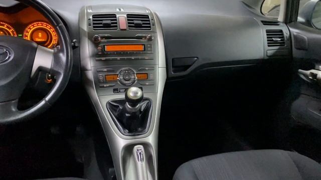 Toyota Auris 1,4 VVTi Luna Style смотреть онлайн