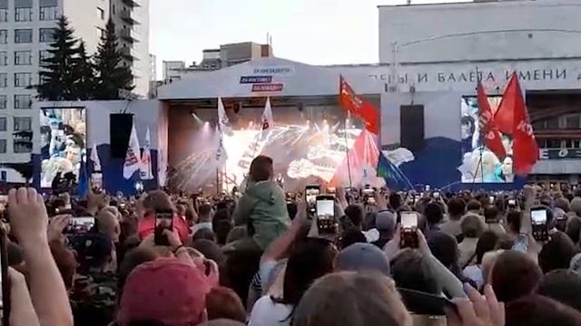 Николай Расторгуев.Любэ. Красноярск июнь 2022. #ZаРоссию. #ZаПобеду. #ZаПрезидента.mp4