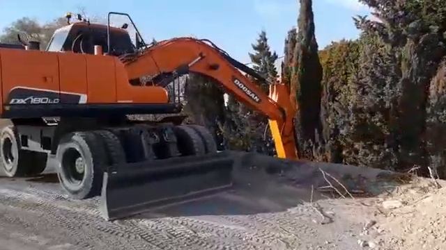 Doosan Daewoo 180 WV - Trabajando смотреть онлайн