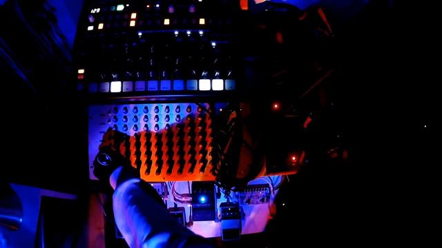 Session 4 - Vermona DRM1 MKIII + 9 FX Pedals + Drumbrute - Techno Live Jam смотреть онлайн