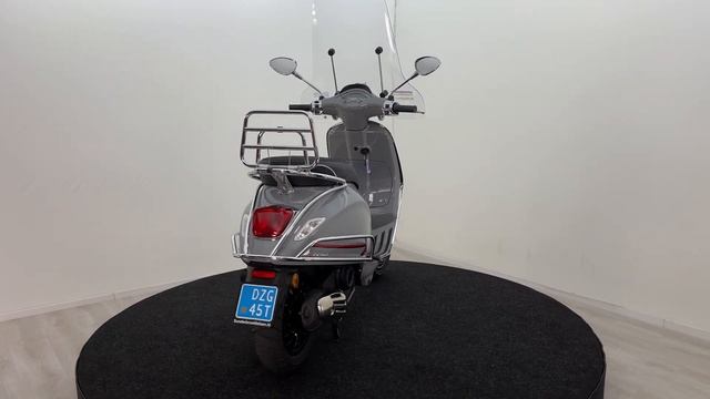 Vespa Sprint Sport 25km Grigio Lucido bj: 2020 2300 km tweedehands scooter bij Sunder Bromfietsen смотреть онлайн