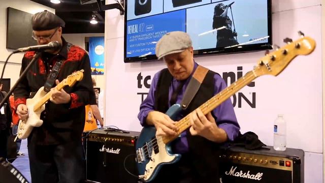 "Steppin' Out" Performed by Greg Koch & Roscoe Beck at the TC Electronics Booth • NAMM 2014 смотреть онлайн